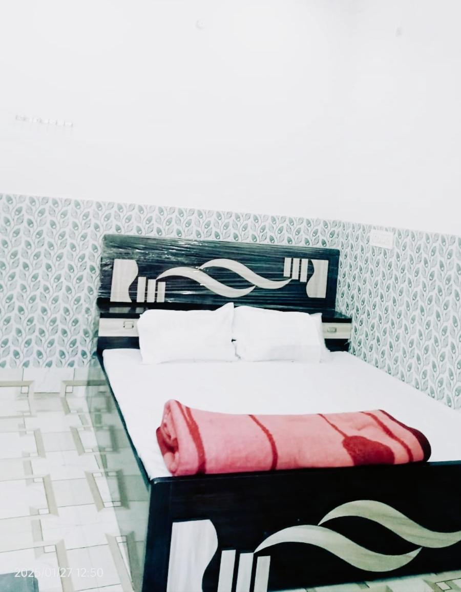 Nirmala Sadan Home Stay Ayodhya Dham Bagian luar foto